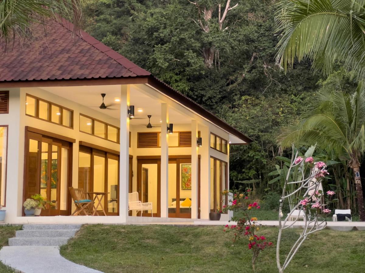 Villa Meranti - Spacious Private Pool Villa Pantai Cenang  Zewnętrze zdjęcie