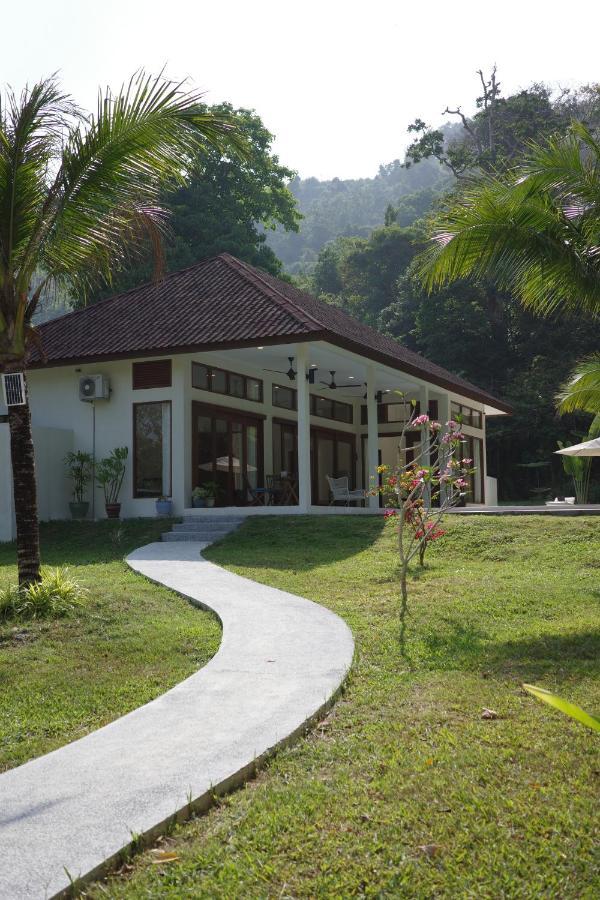 Villa Meranti - Spacious Private Pool Villa Pantai Cenang  Zewnętrze zdjęcie