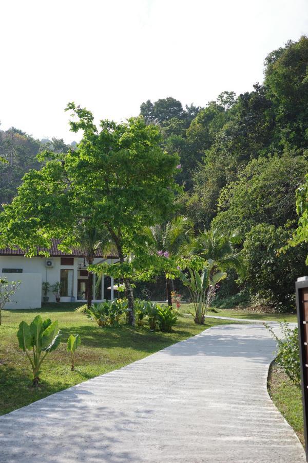 Villa Meranti - Spacious Private Pool Villa Pantai Cenang  Zewnętrze zdjęcie